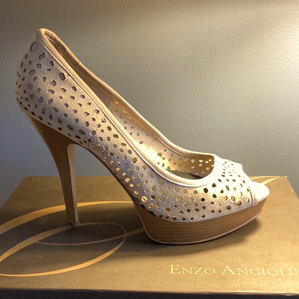 Enzo Angiolini “Easully” natural suede. Size 8